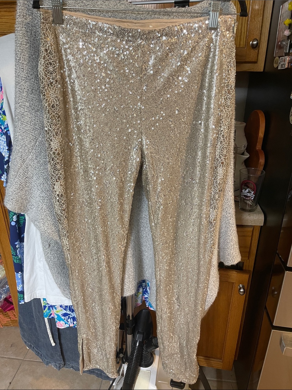Honey Punch Platinum Gold Sequin Taper Leg Party Pants - Large